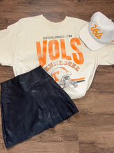 Load image into Gallery viewer, Vols Helmet Off White Thrifted Tee
