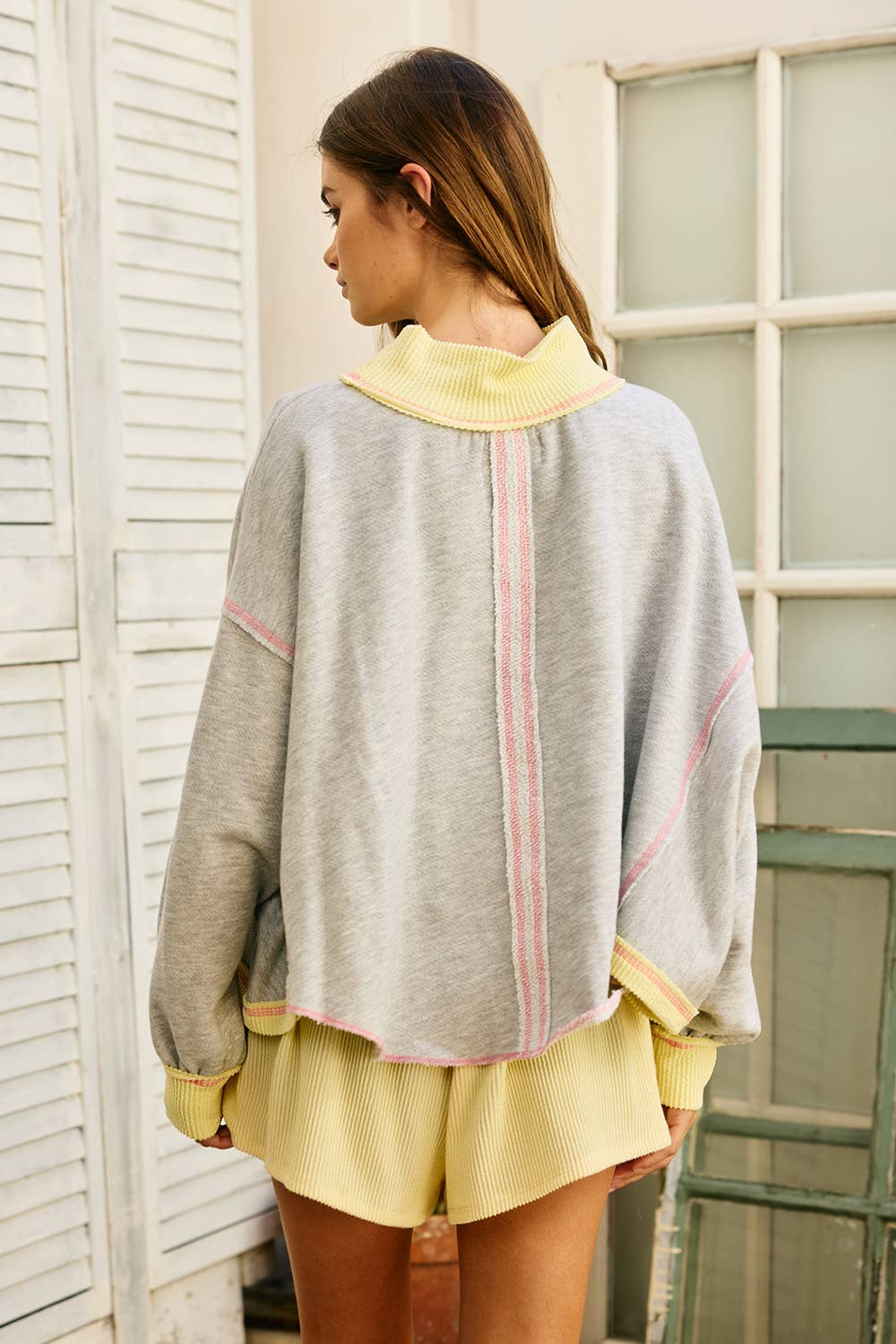 T3018 | Wide Ribbed Collared Neck Cape Sweatshirt: H GREY/YELLOW / S-M-L (2-2-2)